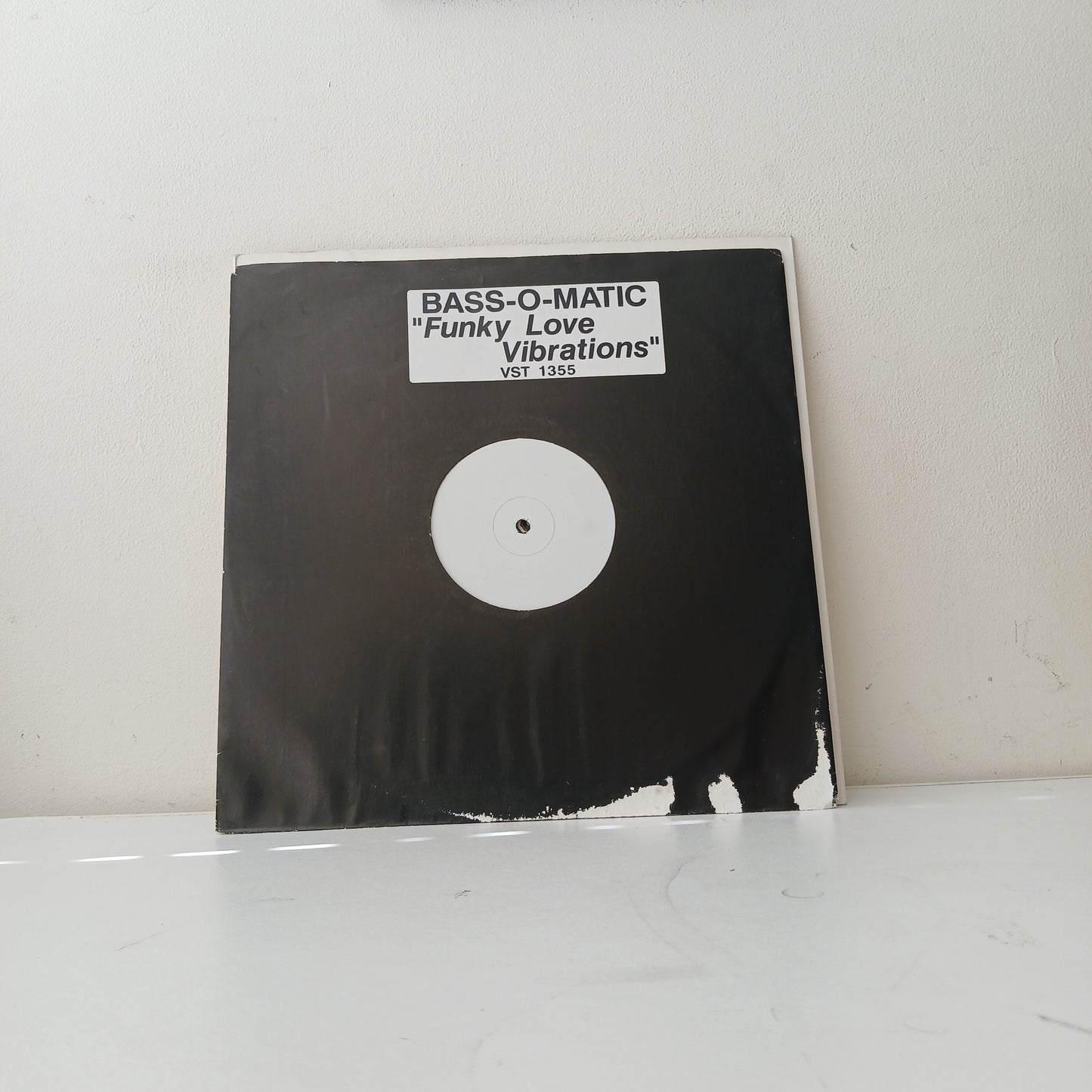 Bassomatic – Funky Love Vibrations (Used 12")